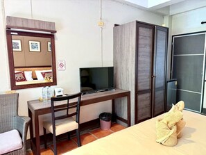 Double Room | Desk, blackout drapes, free WiFi, bed sheets - Baan Warabordee Hotel (Chiang Rai)
