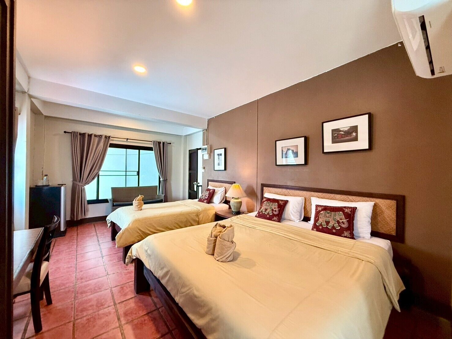 ห้องทริปเปิล | โต๊ะทำงาน, ผ้าม่านกันแสง, Wi-Fi ฟรี, ผ้าปูที่นอน