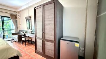 Double Room | Desk, blackout curtains, free WiFi, bed sheets