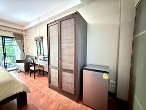Double Room | Desk, blackout drapes, free WiFi, bed sheets - Baan Warabordee Hotel (Chiang Rai)
