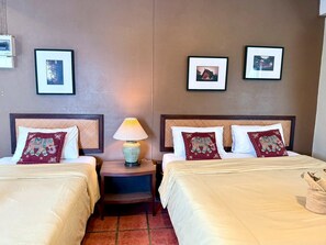 Triple Room | Desk, blackout curtains, free WiFi, bed sheets