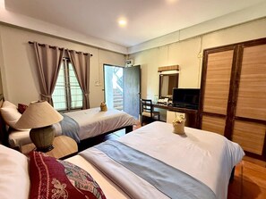 Twin Room | Meja, langsir/tirai gelap terus, Wi-fi percuma, cadar katil
