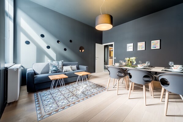 Appartement, 2 chambres, terrasse | Salle de séjour | Téléviseur à écran plat