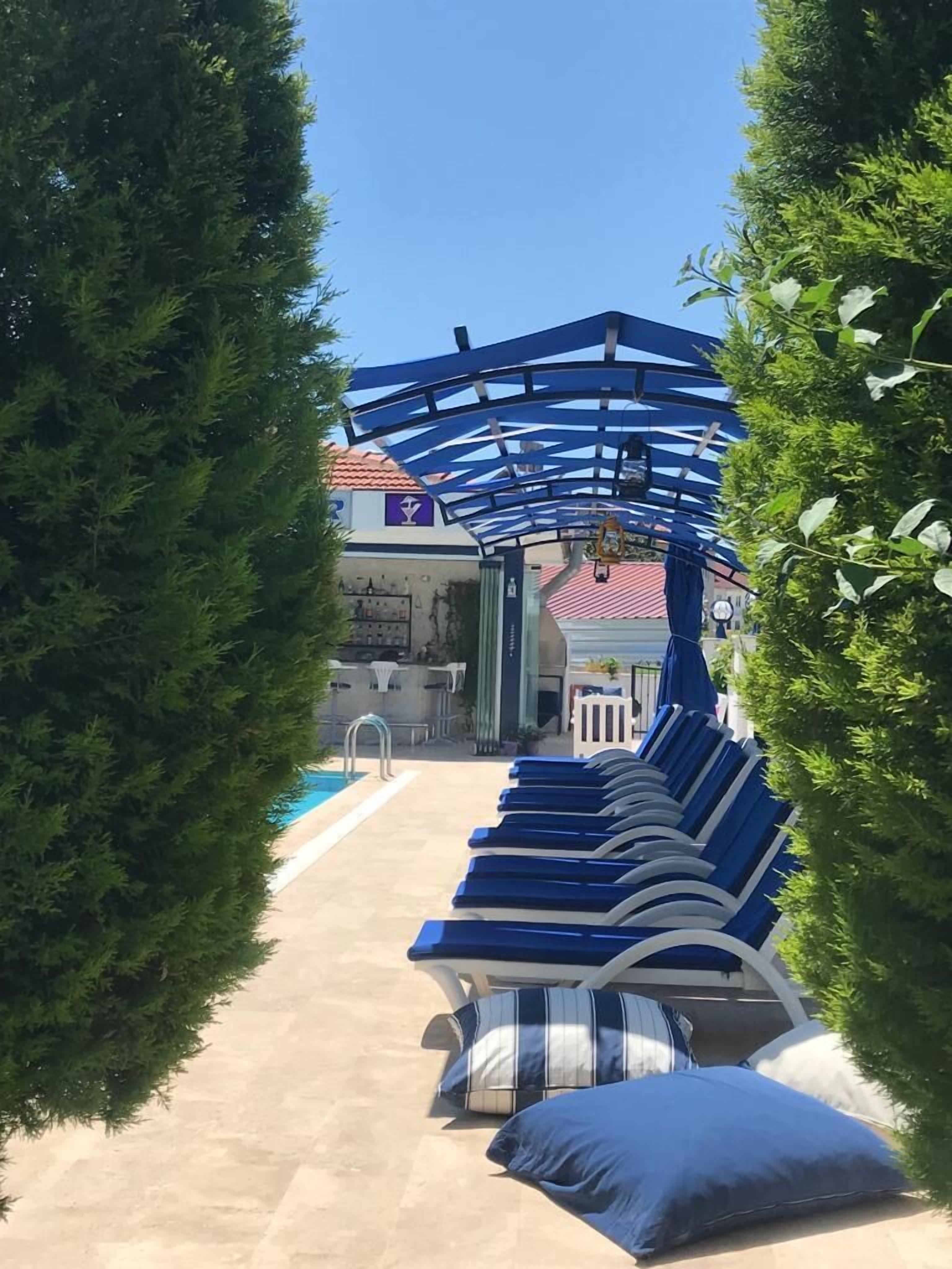Seasonal outdoor pool, pool umbrellas, sun loungers