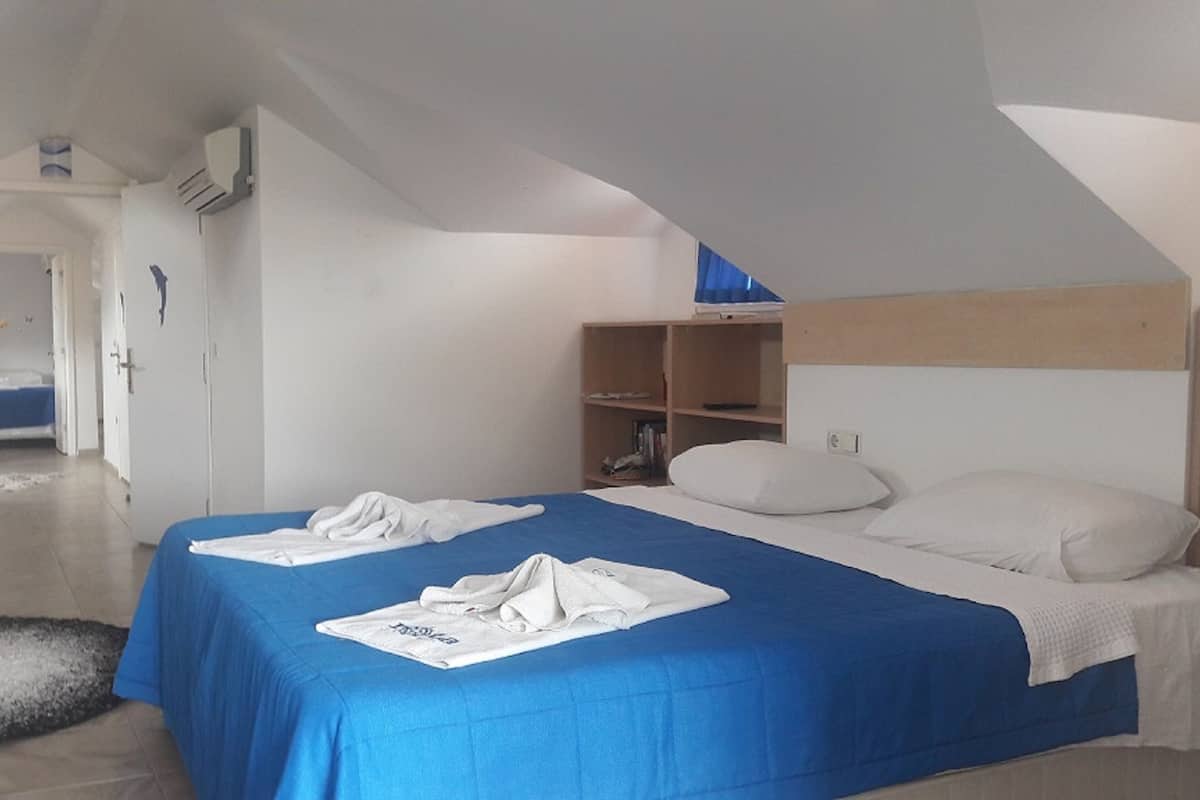 Standard Penthouse, 2 Bedrooms | Minibar, in-room safe, free WiFi, bed sheets
