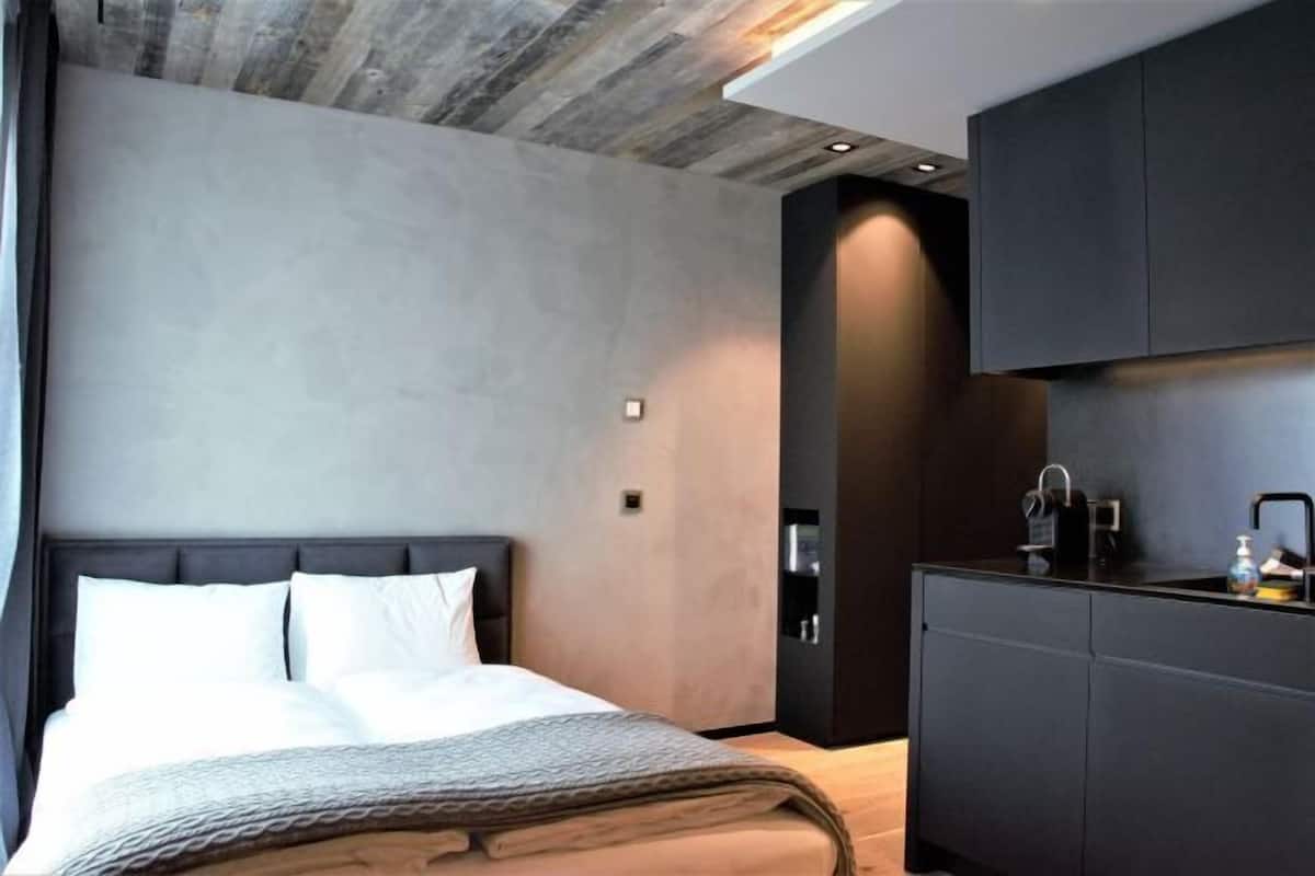 1 bedroom, premium bedding, in-room safe, blackout drapes