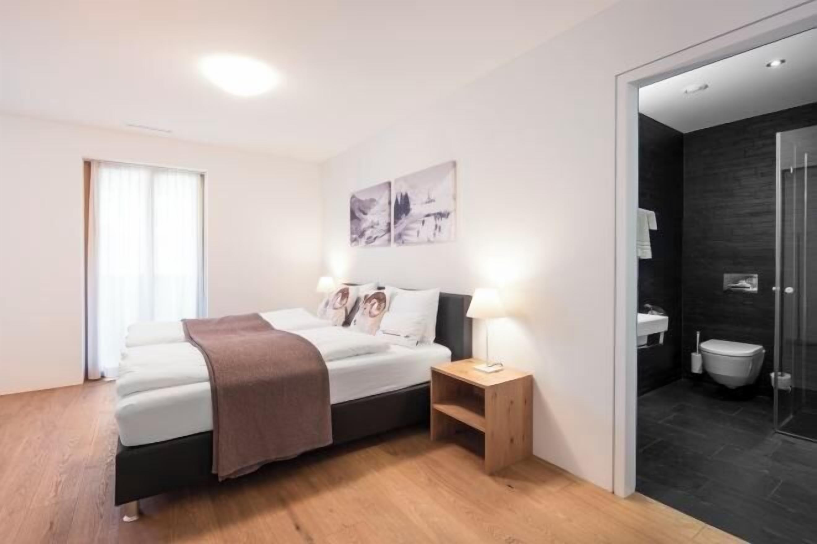 高档床上用品、客房内保险箱、遮光窗帘、隔音