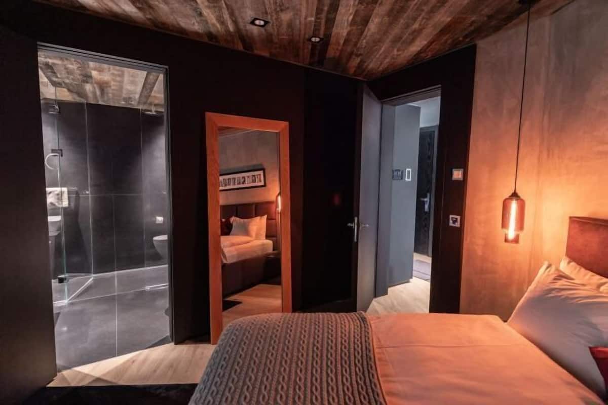 1 bedroom, premium bedding, in-room safe, blackout drapes