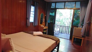 Standard Double Room, 1 King Bed, Partial Ocean View, Sea Facing | In-room safe, WiFi (free), bed sheets - Moonhut Bungalows (Koh Samui)