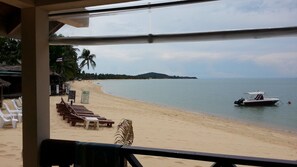 Panoramic Double Room, 1 King Bed, Ocean View, Beachfront | Beach | On the beach, white sand, sun loungers, beach umbrellas - Moonhut Bungalows (Koh Samui)