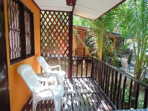 經濟雙人房, 1 張加大雙人床, 私人浴室, 花園 | 陽台