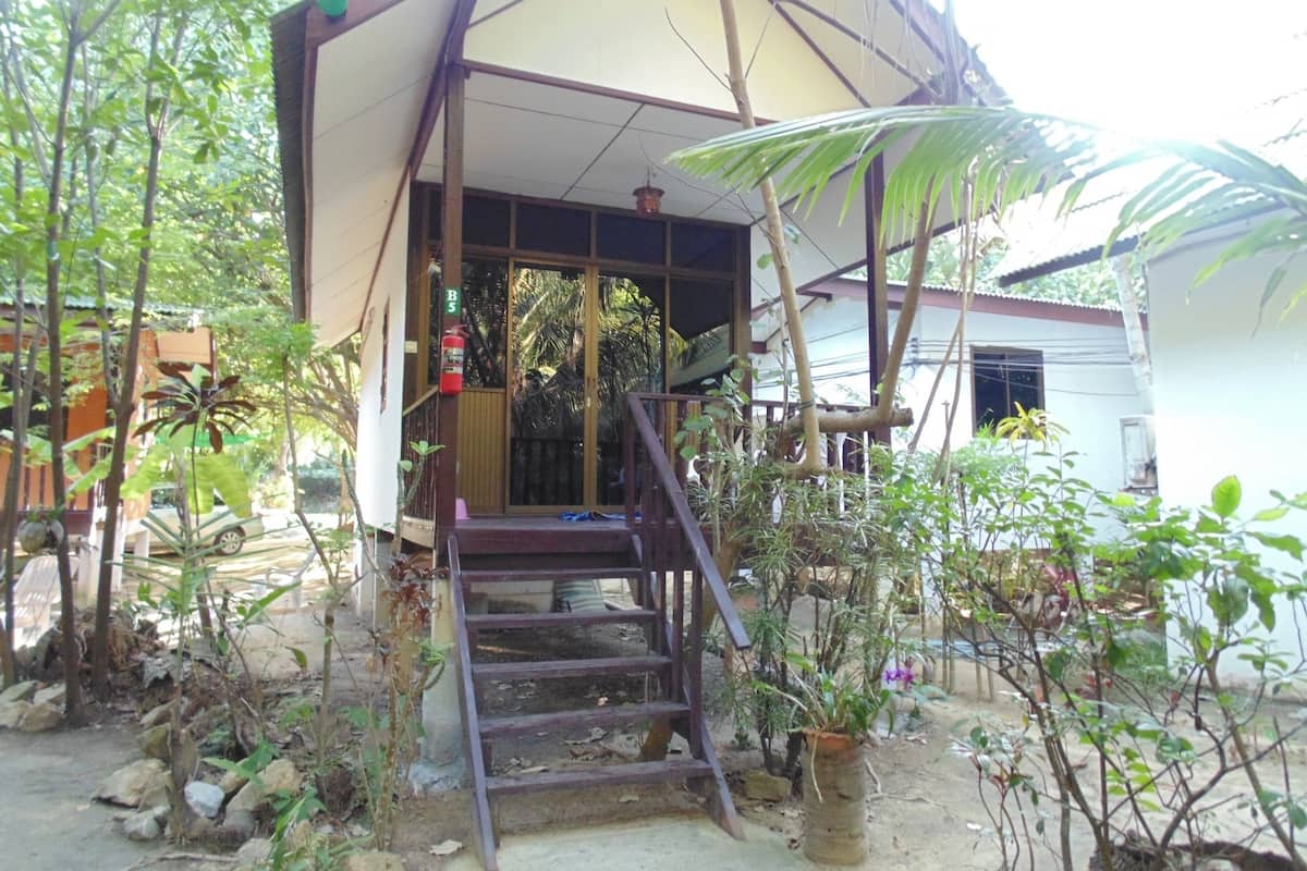 Habitación doble estándar, 1 cama King size, vista parcial al océano, frente al mar | Balcón