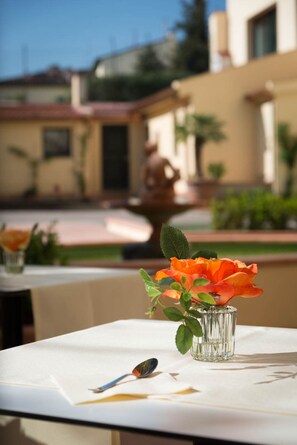 Outdoor dining - My Forte Relais de Charme (Florence)