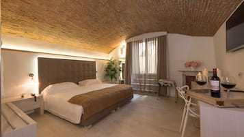 Daunenbettdecken, Zimmersafe, Schreibtisch, Verdunkelungsvorhänge