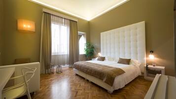 Deluxe-Doppelzimmer | Daunenbettdecken, Zimmersafe, Schreibtisch, Verdunkelungsvorhänge