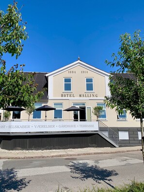 Front of property - Malling Kro (Malling)