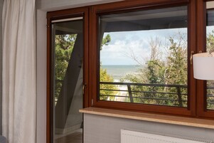 LUX Room, See View | 高档床上用品、迷你吧、办公桌、隔音