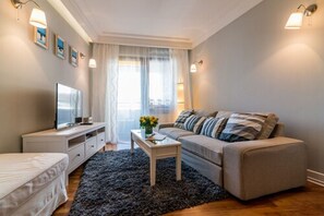 LUX Room | Salle de séjour | Télévision à écran plat