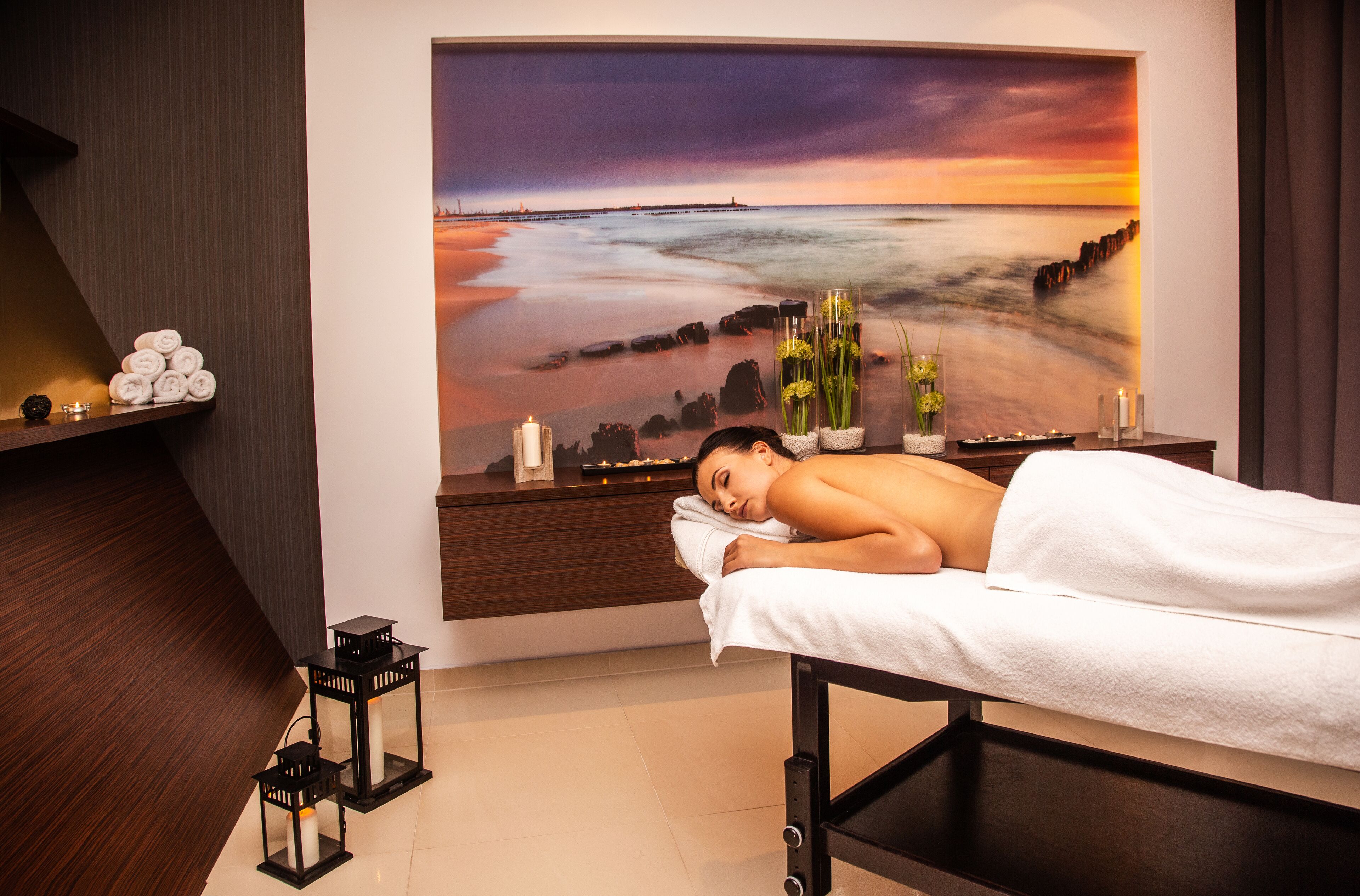 couples treatment room(s), sauna, hot tub, steam room, body treatments