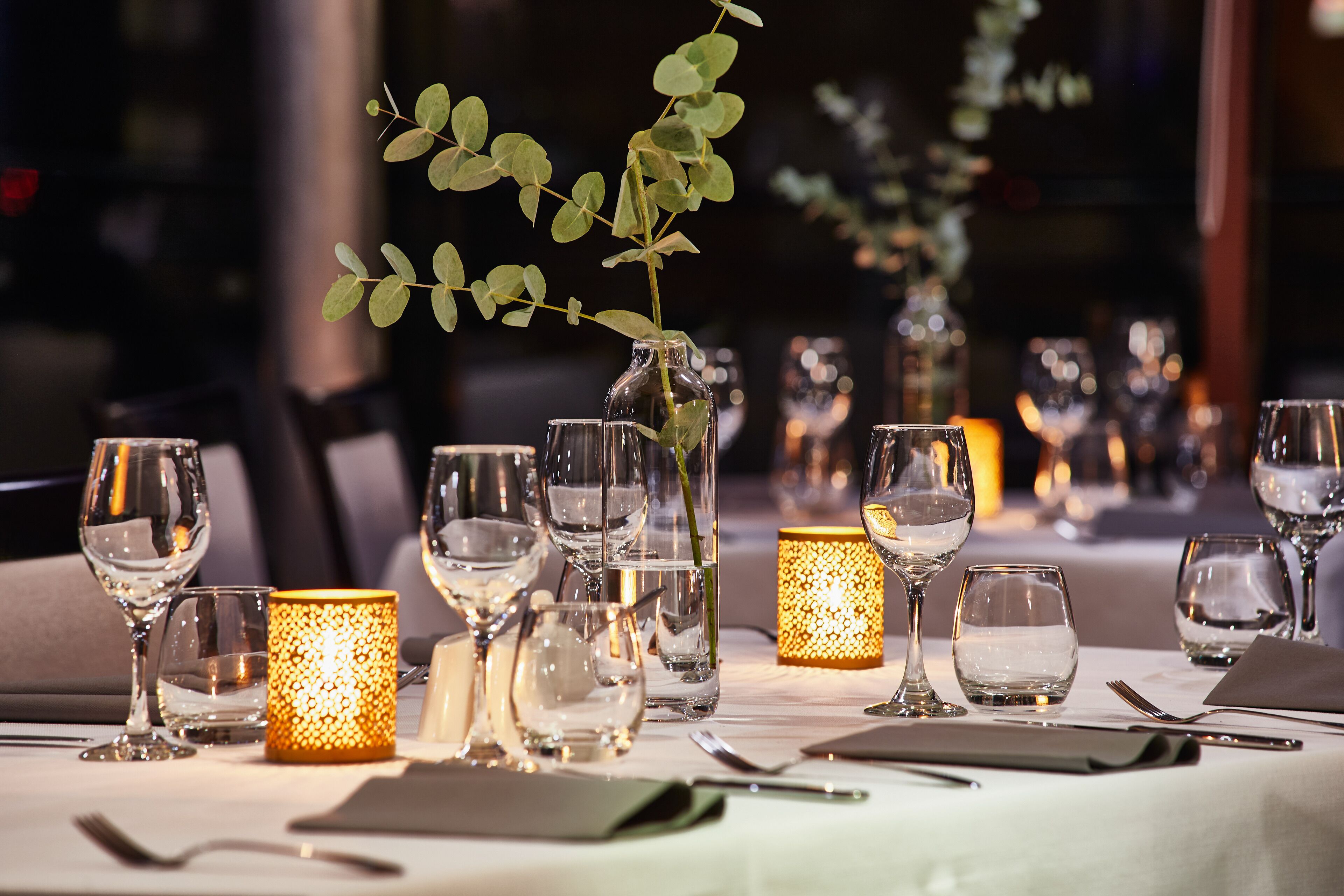 2 restaurants, international cuisine