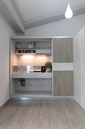 Grand-Suite | Eigene Küche | Mini-Kühlschrank, Wasserkocher mit Kaffee-/Teezubehör, Wasserkocher