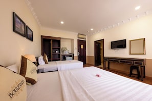 Superior Family Room | 1 bedroom, minibar, in-room safe, desk
