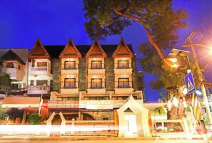 Front of property - Big Tree Old Town Hotel (Chiang Mai)