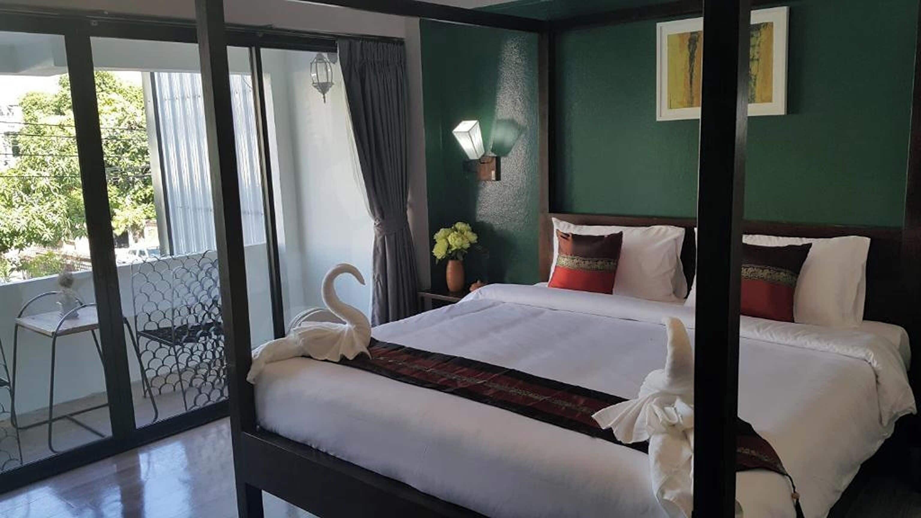 Habitación superior, 1 cama de matrimonio grande | Cortinas opacas, tabla de planchar con plancha, wifi gratis