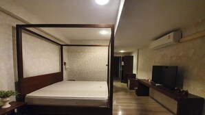 Superior Room, 1 King Bed | Blackout drapes, iron/ironing board (on request), WiFi (free) - Big Tree Old Town Hotel (Chiang Mai)