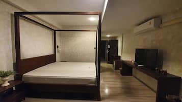 Cortinas blackout, tabla de planchar con plancha y wifi gratis