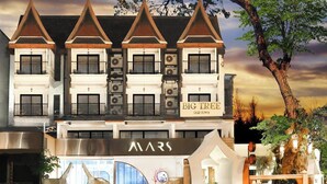 A building with a traditional architectural style, featuring multiple balconies and a prominent sign for 'BIG TREE OLD TOWN.' - Big Tree Old Town Hotel (Chiang Mai)