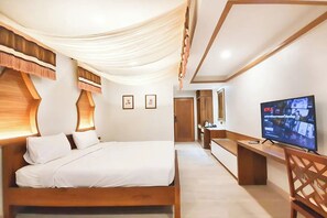 Premium-Zimmer | Zimmersafe, individuell dekoriert, Schreibtisch, Zustellbetten