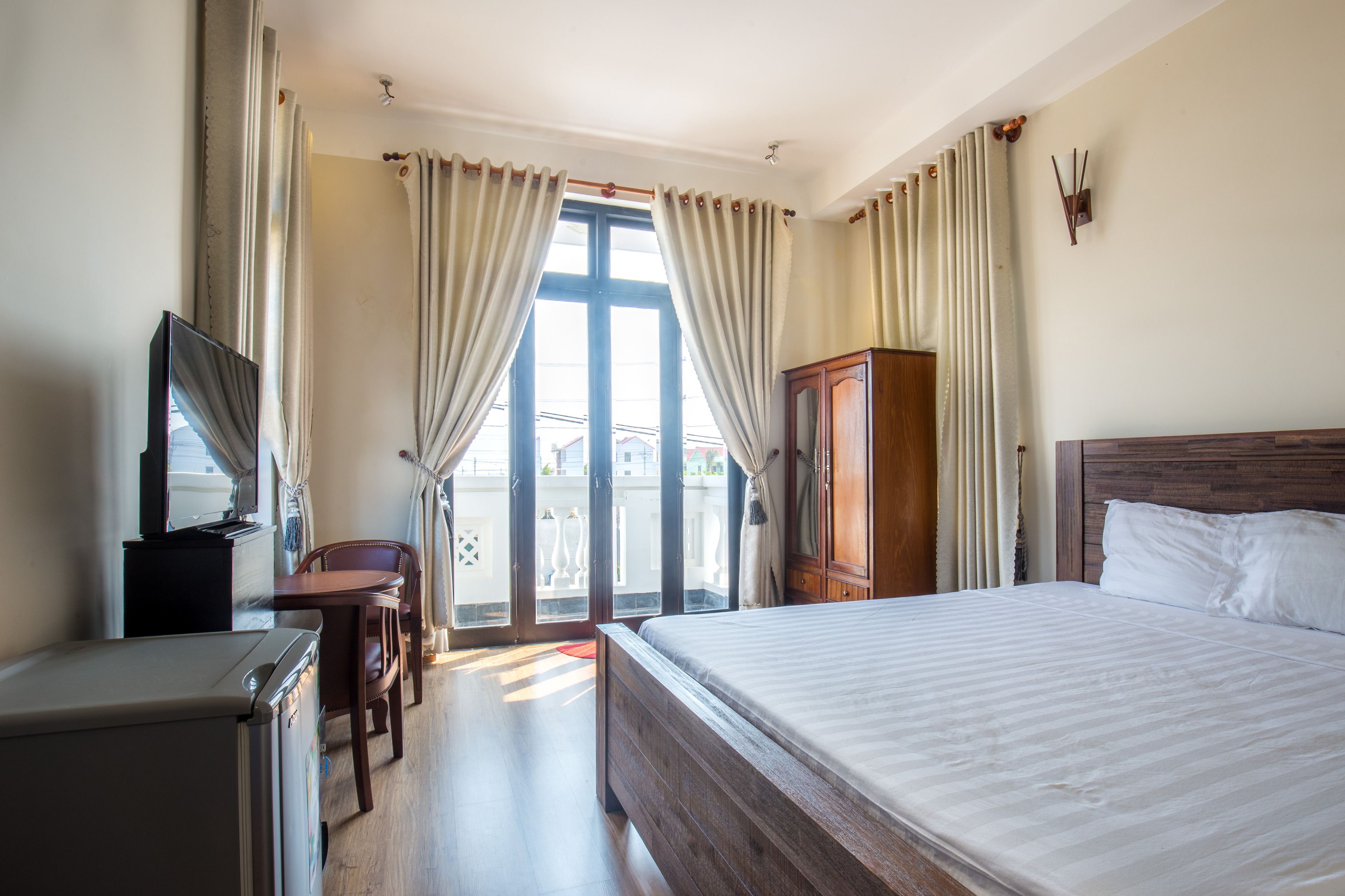 double room, 1 double bed | minibar, desk, soundproofing, rollaway beds