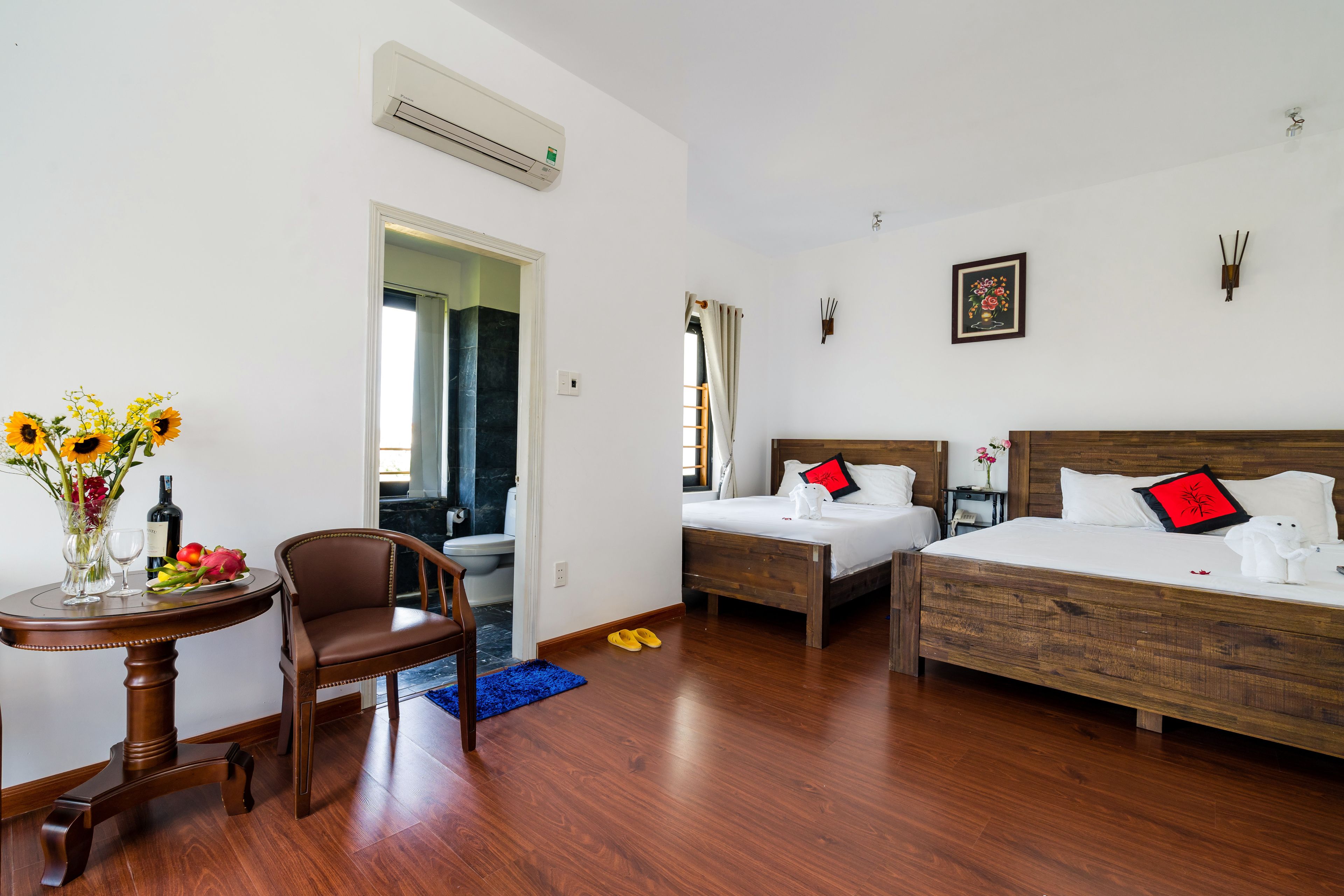 family quadruple room, courtyard view | minibar, desk, soundproofing, rollaway beds