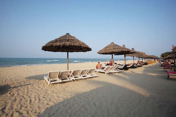 Beach nearby, beach bar