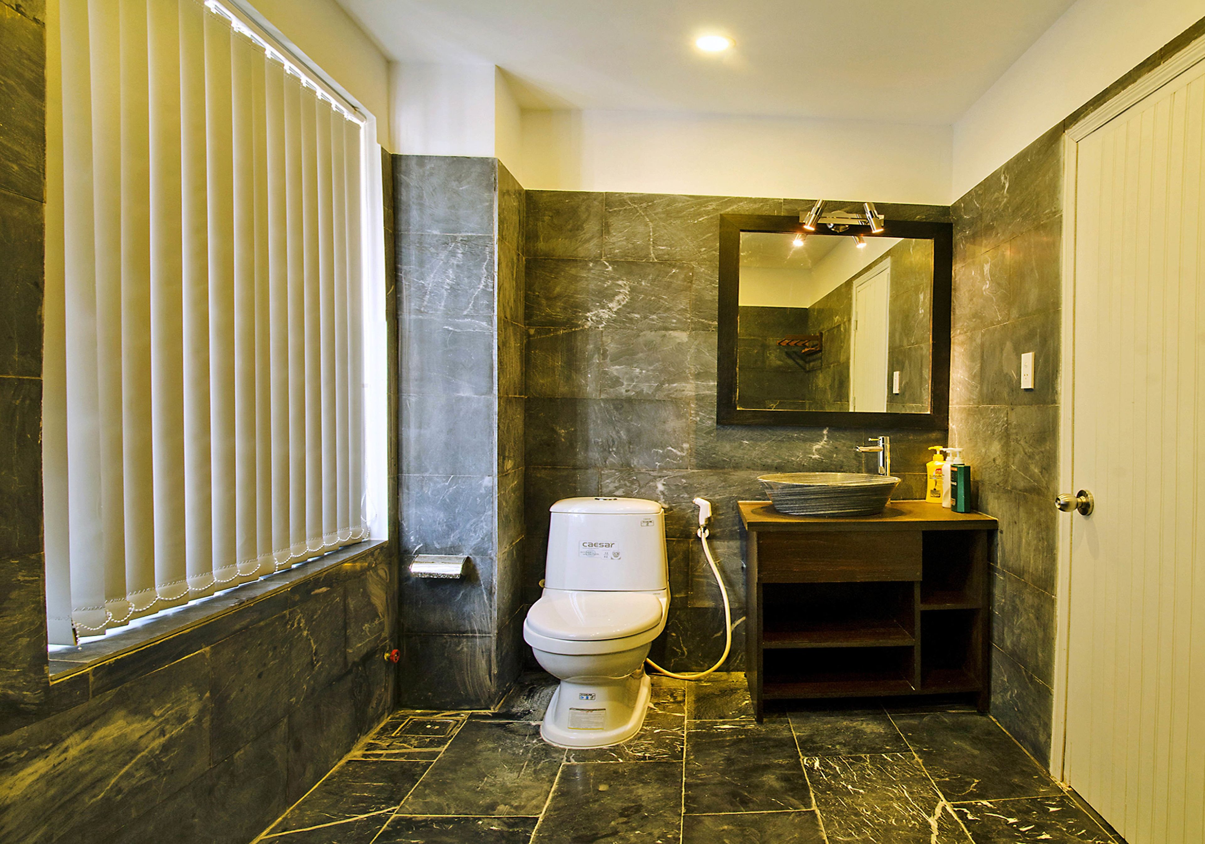 double room, 1 double bed | bathroom | shower, free toiletries, hair dryer, slippers