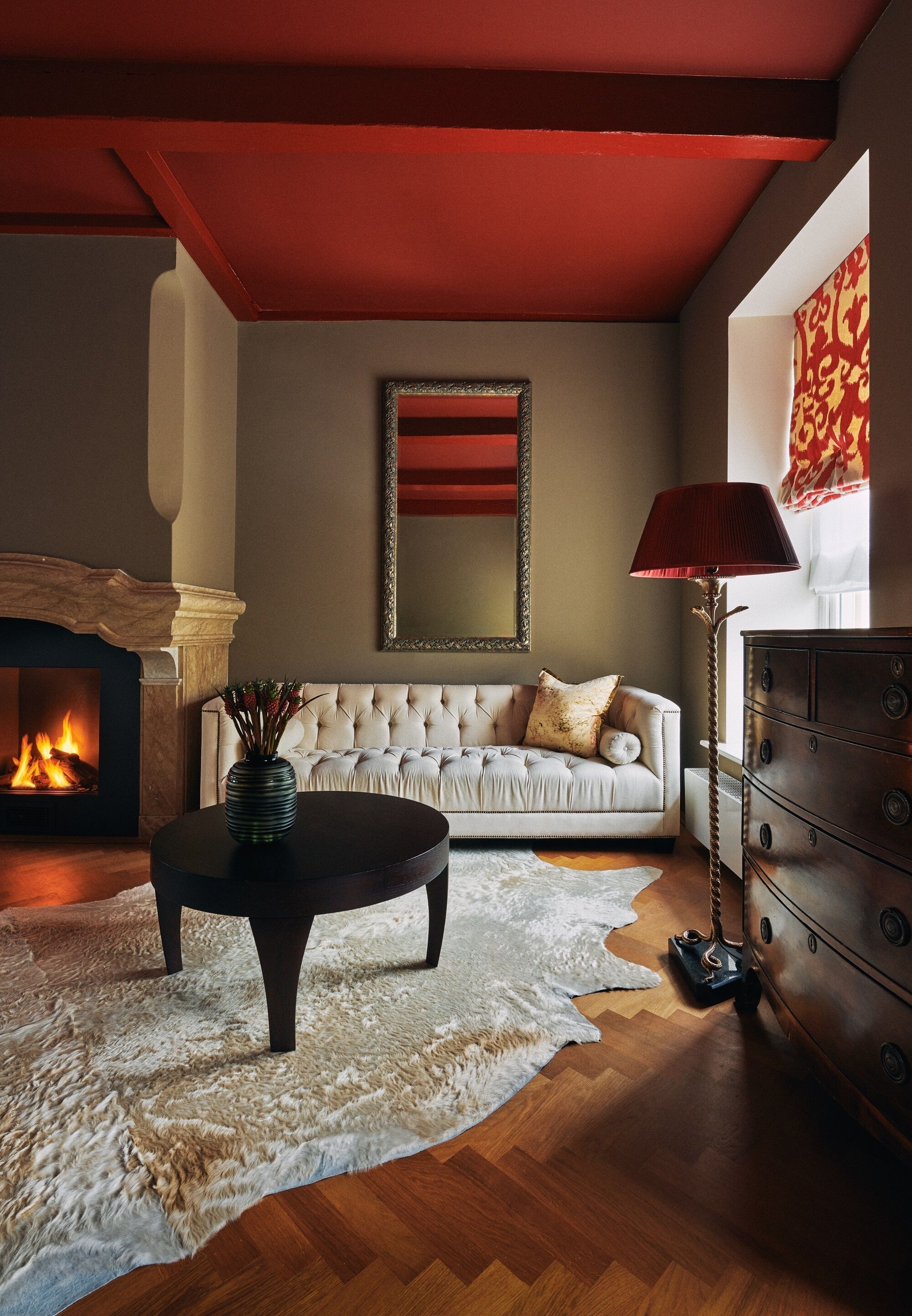 Suite – junior, 1 kingsize-seng, badekar | Allergitestet sengetøy, dundyner, minibar (inkludert) og safe på rommet