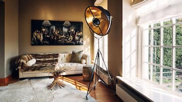 Suíte real, 1 quarto, banheira, vista para o jardim | 1 quarto, roupas de cama antialérgicas, edredons de pluma