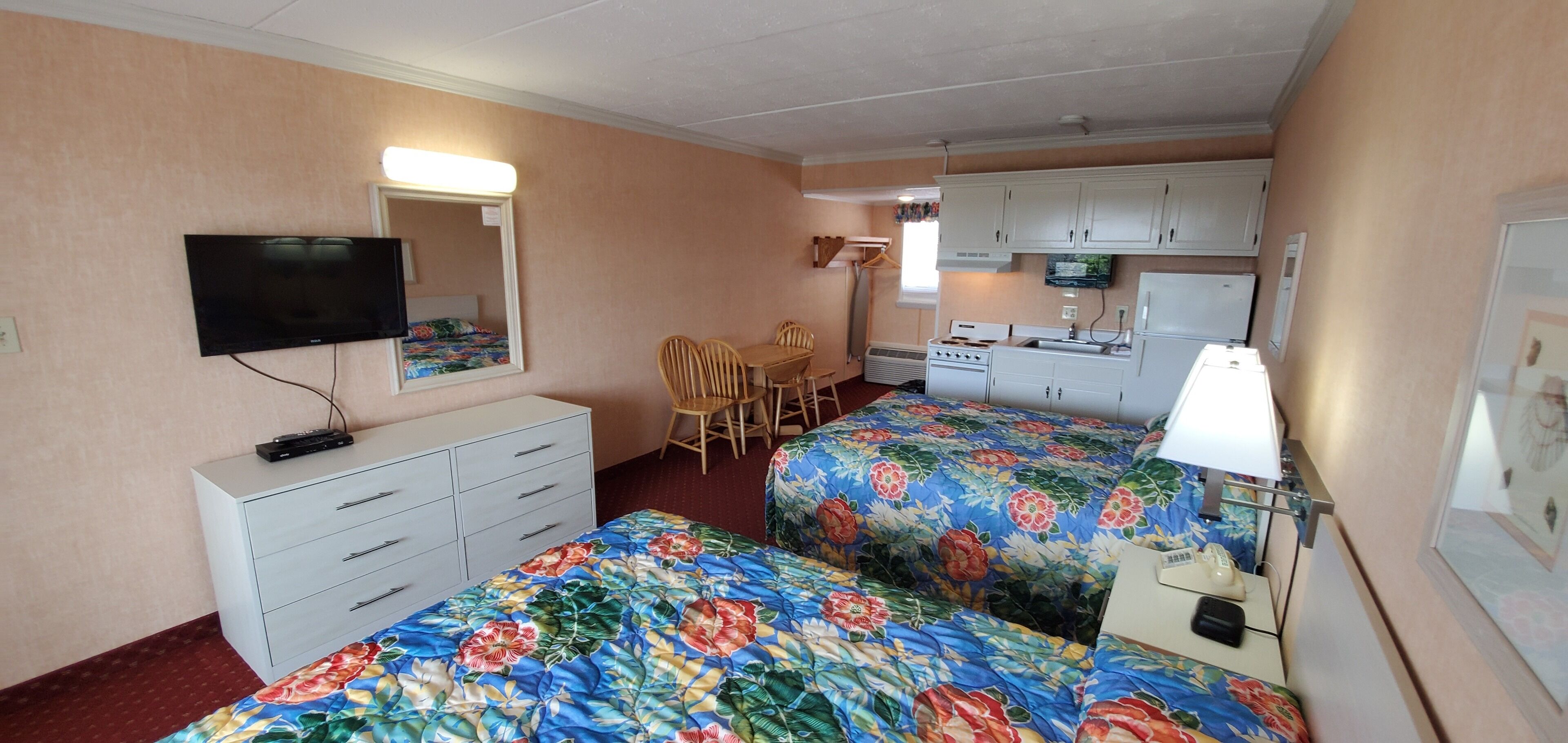 room, 2 queen beds, kitchenette | private kitchenette | fridge, microwave, oven, stovetop