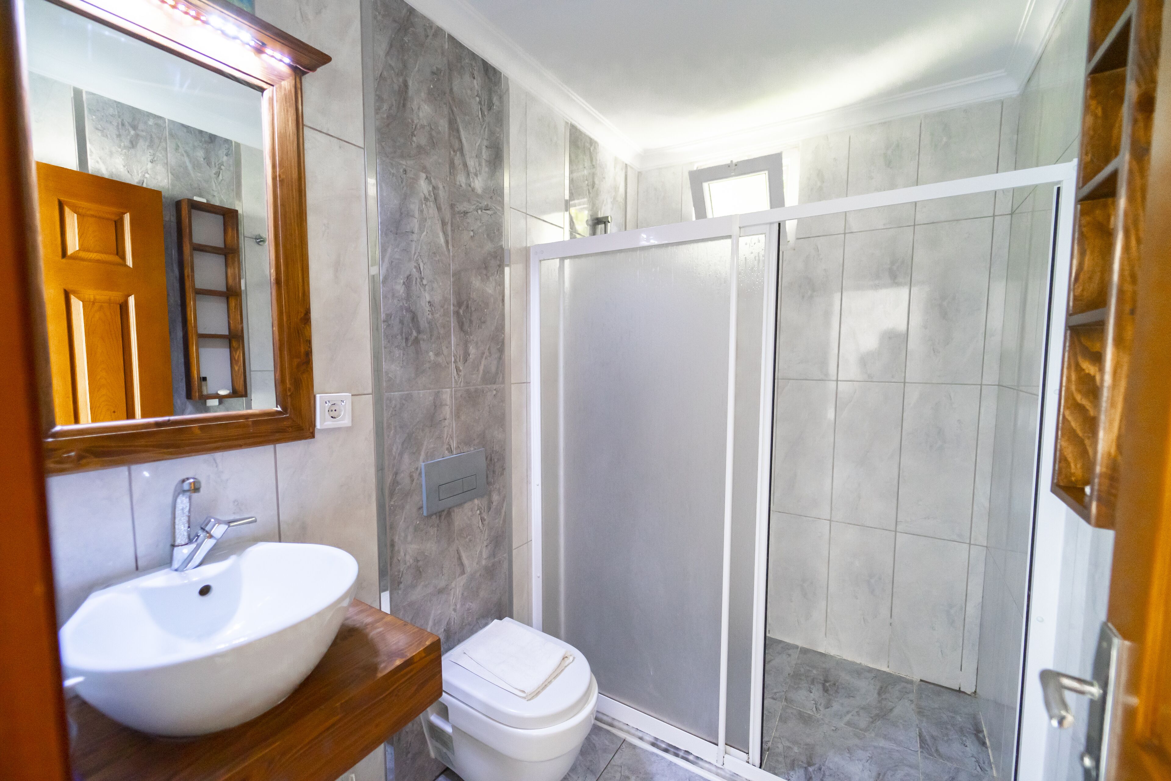 Standard Double or Twin Room | Bathroom | Shower, hair dryer, slippers, towels