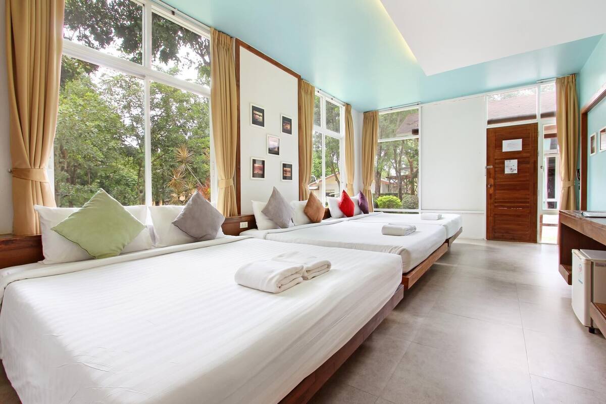 ห้องแฟมิลี่ สำหรับ 6 คน | โต๊ะทำงาน, ผ้าม่านกันแสง, Wi-Fi ฟรี, ผ้าปูที่นอน