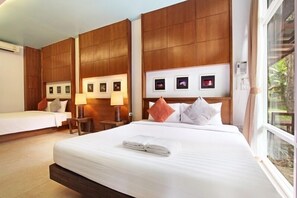 Family Room 4 Persons | Escritorio, cortinas blackout, wifi gratis y ropa de cama 