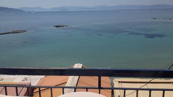 Quarto duplo, sacada, vista para o mar | Vista para a água