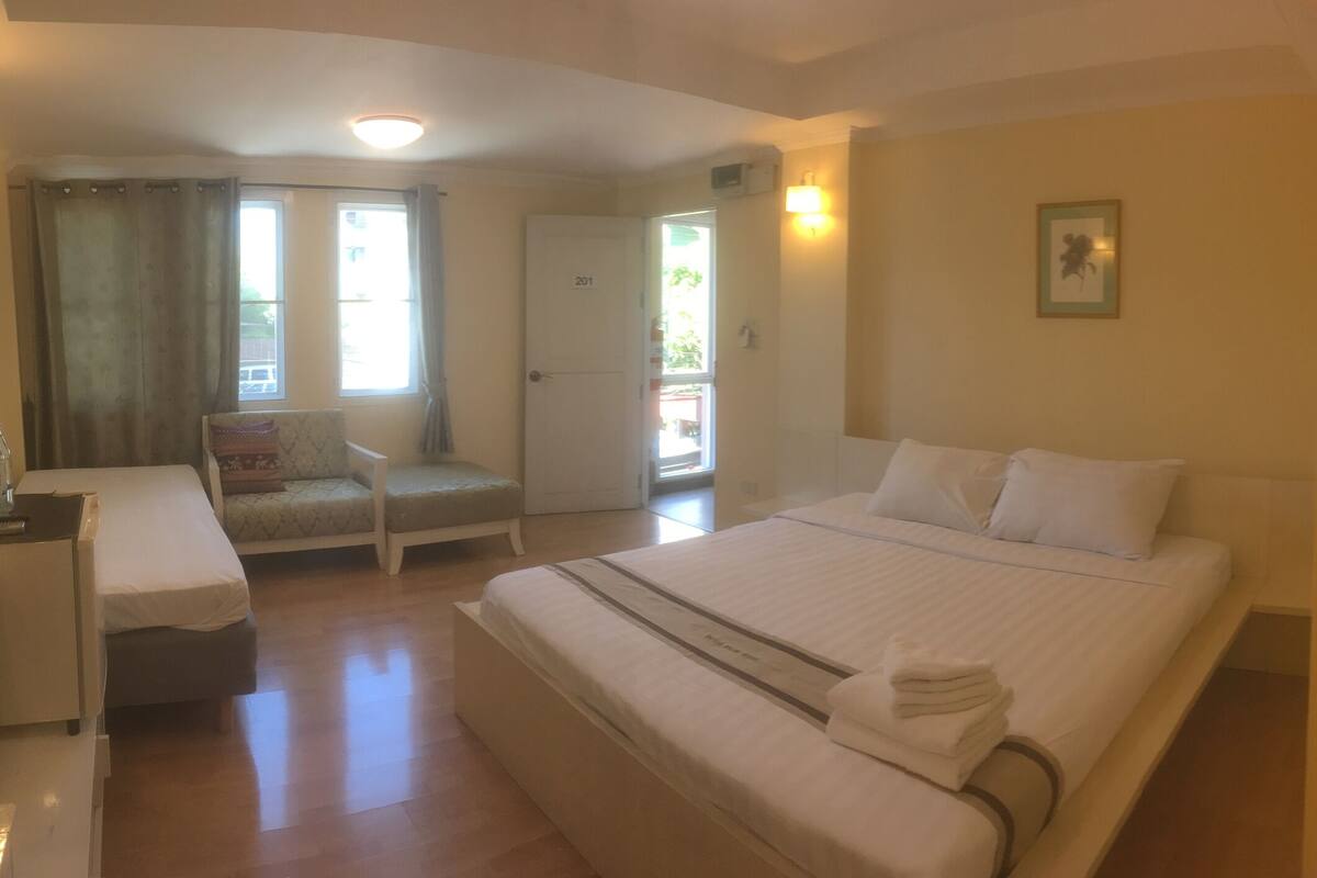 1 bedroom, in-room safe, individually decorated, individually furnished