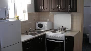 Family Apartment, 1 Bedroom, Non Smoking, Kitchen | Private kitchen | Full-sized fridge, microwave, stovetop, espresso maker