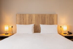 Standard Double Room | Individually decorated, individually furnished, soundproofing - The Stones Hotel (Salisbury)