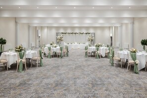 Indoor wedding - The Stones Hotel (Salisbury)
