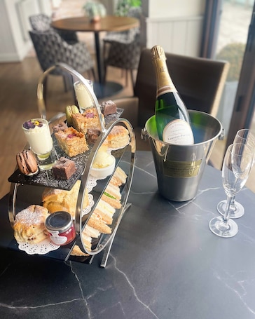 Food and drink. The Stones Hotel