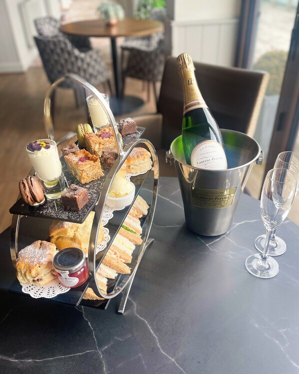 Food and drink - The Stones Hotel (Salisbury)