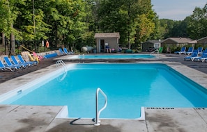 Pool - Great Blue Resorts - Lantern Bay Resort (Gravenhurst)